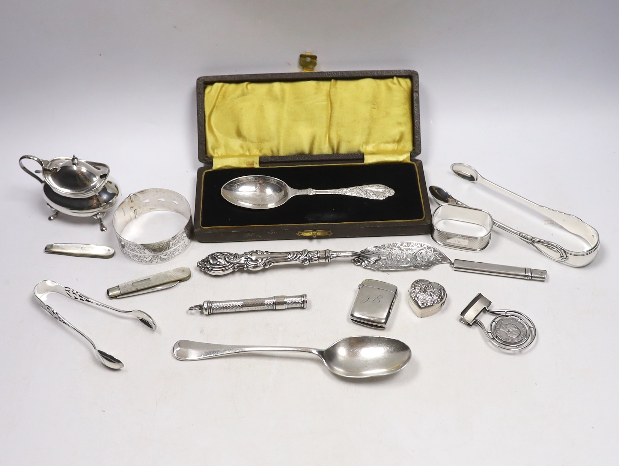 Sundry small silver including bracelet, dessert spoon, fruit knives, mustard, vesta pill box, sterling spoon, butter knife, etc.